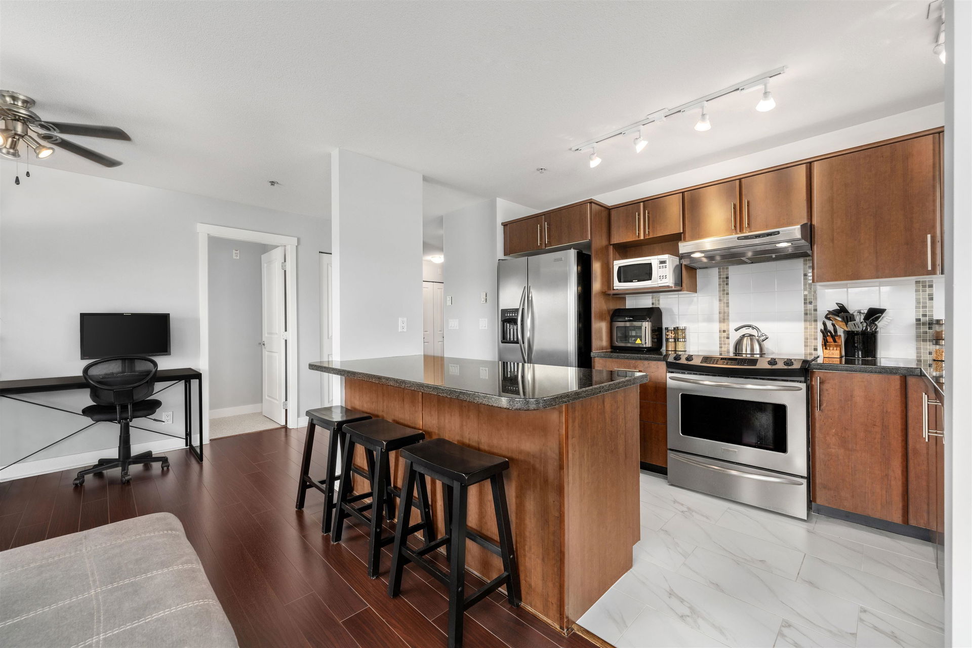 Surrey Condo — 2 Bed/2 Bath