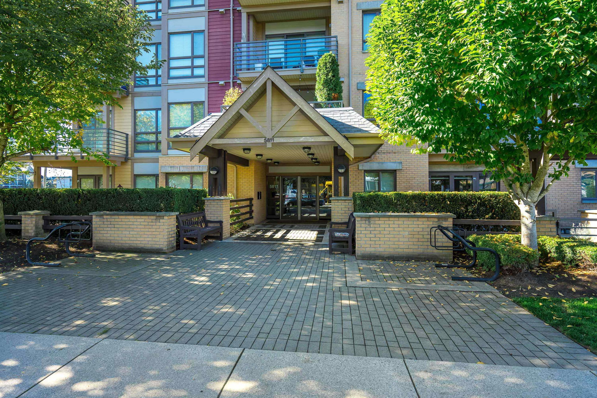 Top-Floor Condo with Rooftop Patio